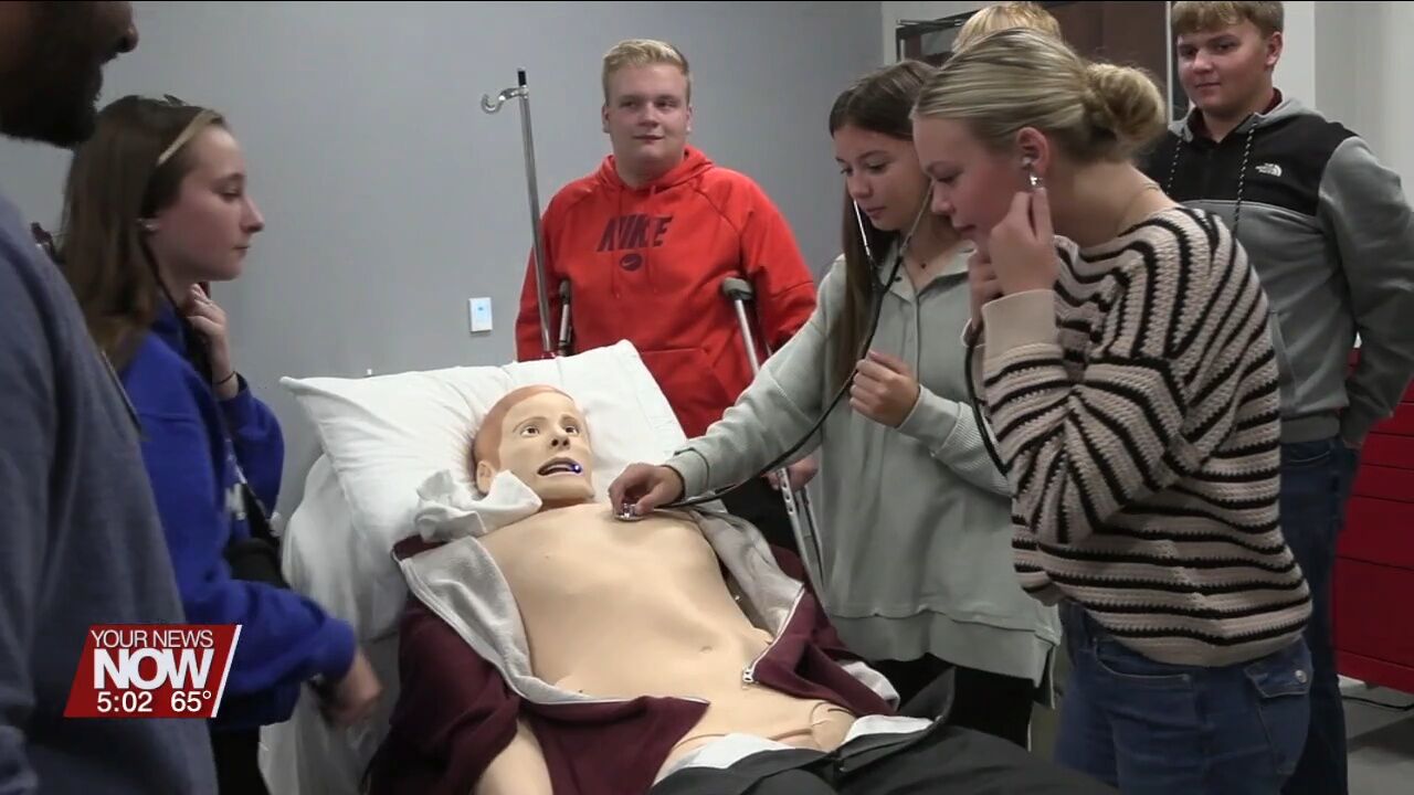 High schoolers get a hands-on look into medical field careers